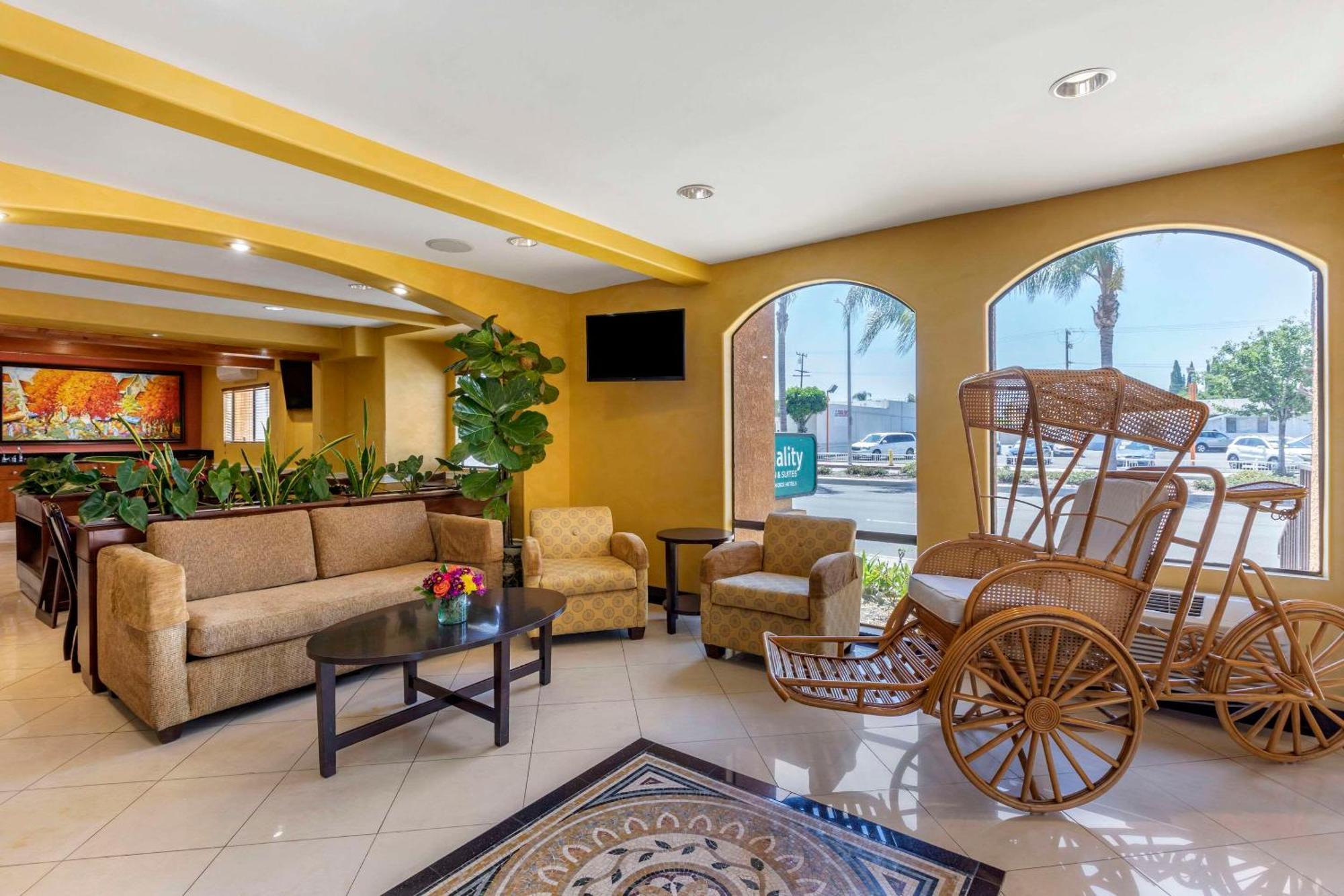 Quality Inn & Suites Westminster Seal Beach Exterior photo